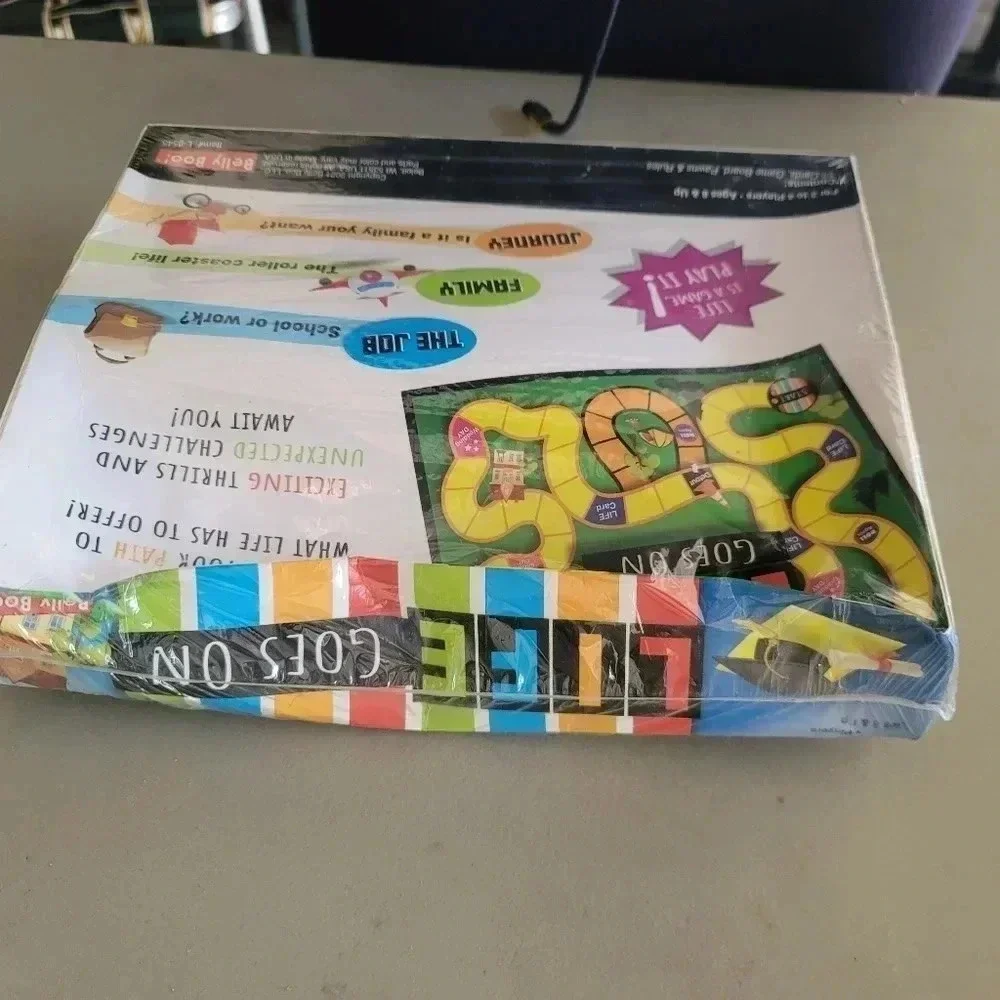 Life Goes on board Game For  ages 8+ Family Belly Boo Made In The USA Dented Box